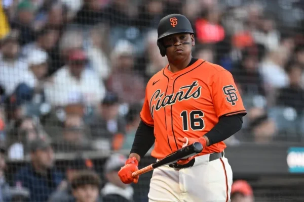 Devers, ahora bateador designado de los Gigantes, no pudo conectar de indiscutible en el inicio de la serie, se fue de 5-0 con un ponche.