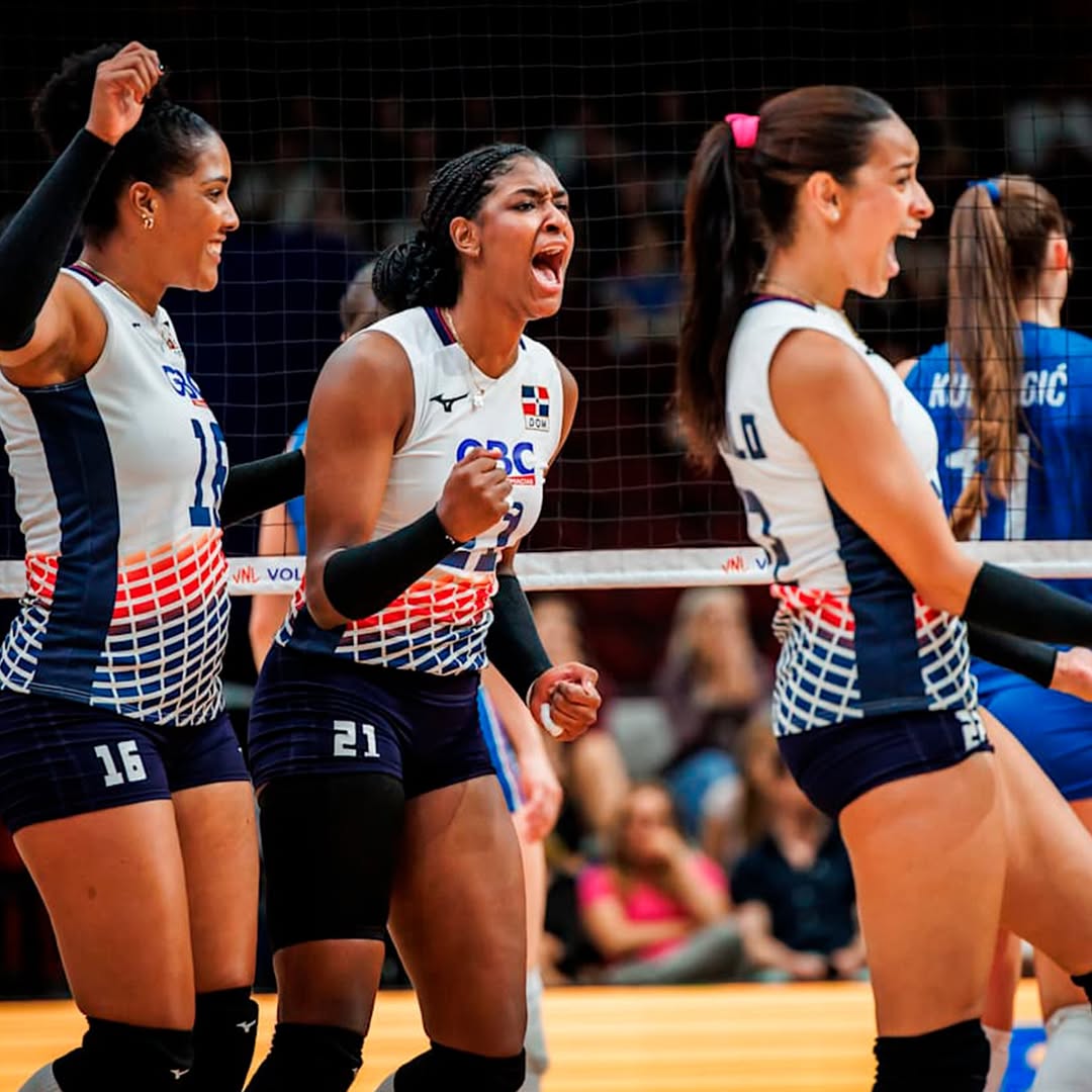 Las dominicanas tuvieron que batallar bien duro ante unas jugadoras de Holanda que nunca se dieron por vencida y jugaron un partido bien agresivo, tanto en la ofensiva como en la defensa (en el piso en aérea) y pelearon cada punto en la cancha.