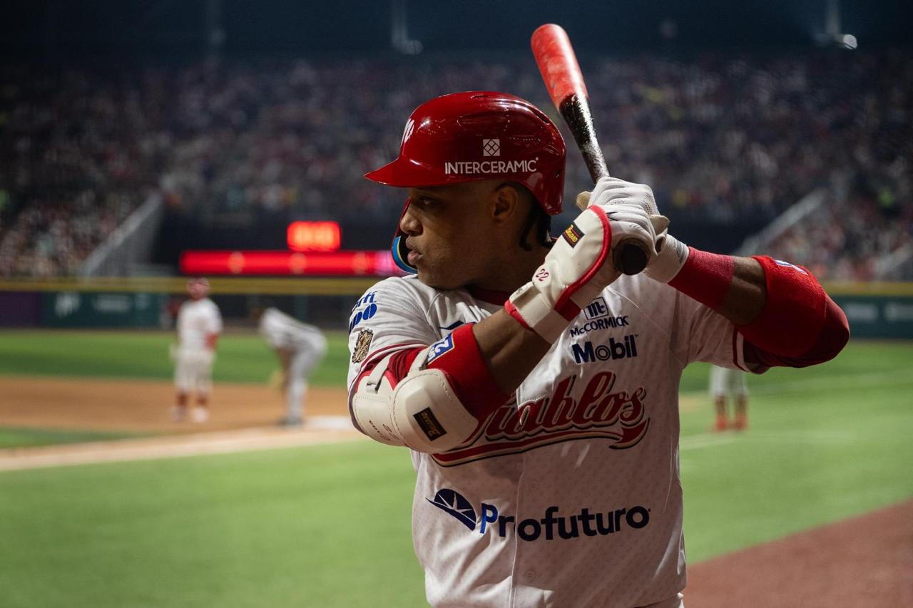 “México me ha dado mucho cariño. Es un honor representar esta liga y esta ciudad, Estoy aquí para ganar — y para dar espectáculo”, dijo Canó.