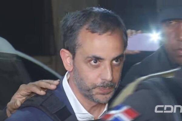 El empresario Antonio Espaillat y su hermana Maribel fueron trasladados al Palacio de Justicia de Ciudad Nueva por el caso Jet Set. Foto: CDN Digital