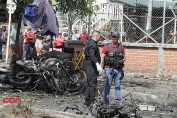 Al menos dos muertos y 36 heridos por explosión de bombas en Cali, Colombia.