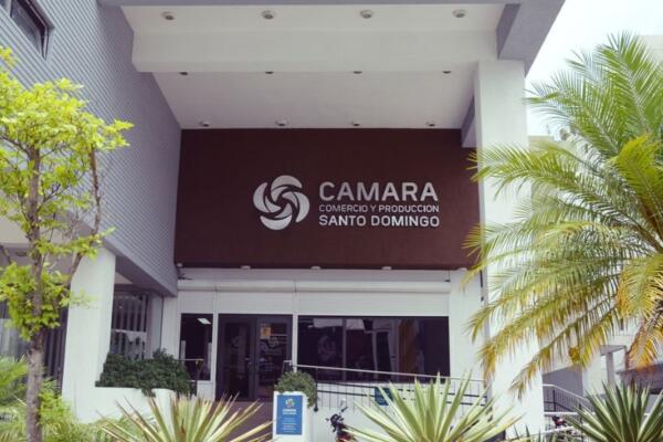 Cámara de Comercio de Santo Domingo extiende horario para retiro de documentos en julio.