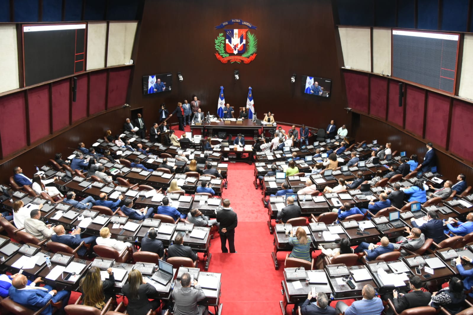 Ley del Distrito Nacional no permite aumento de salarios a alcaldes ni regidores