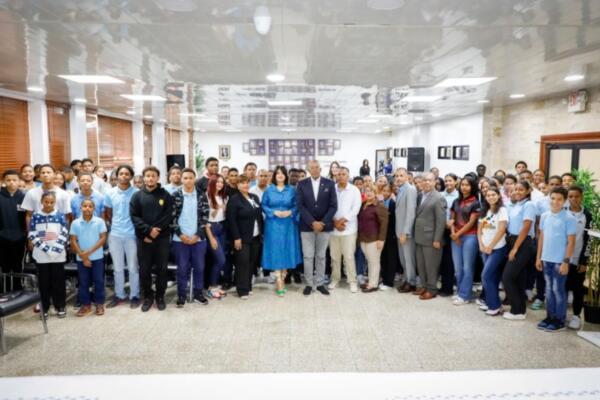 Contraloría destaca capacidad de ahorro del presidente Abinader para crear empleos