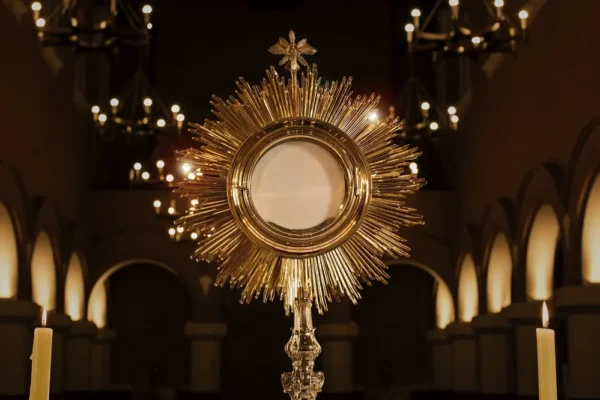 Católicos destacan importancia de celebrar el Corpus Christi.