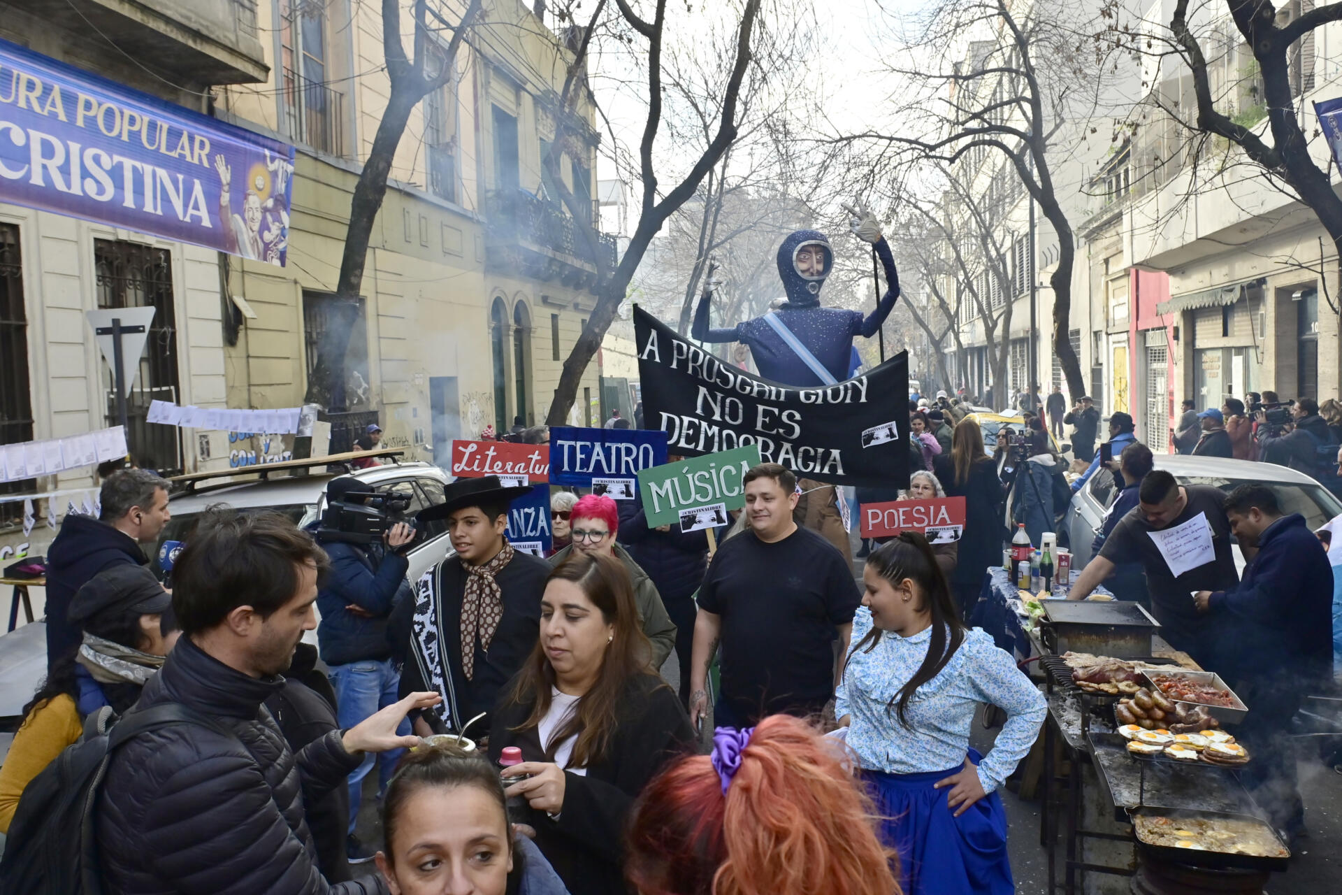 Cristina Fernández inicia a cumplir condena en su domicilio de Buenos Aires