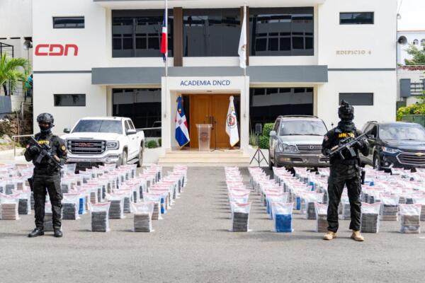 Cargamento de 1, 360 paquetes.