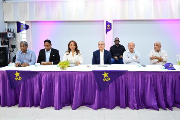 Danilo Medina llama  dirigencia del PLD en Barahona a implementar estrategia electoral