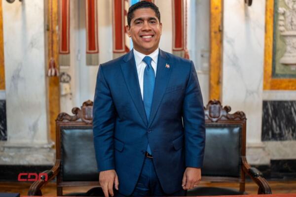 El cónsul Adolfo Pineda.