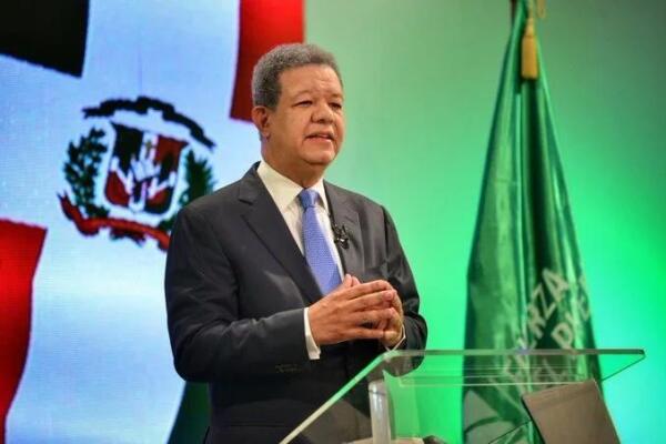 El expresidente de la República y presidente del partido Fuerza del Pueblo, Leonel Fernández.