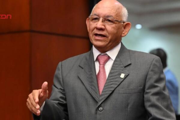 El senador por Monte Cristi, Bernardo Alemán.