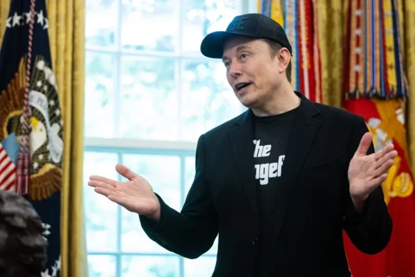 Elon Musk publica análisis de orina negativo para drogas tras acusaciones de consumo