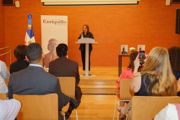 La historiadora dominicana Lidia Martínez de Macarrulla dio a conocer su obra “Enriquillo, un líder indígena para la libertad de América”.