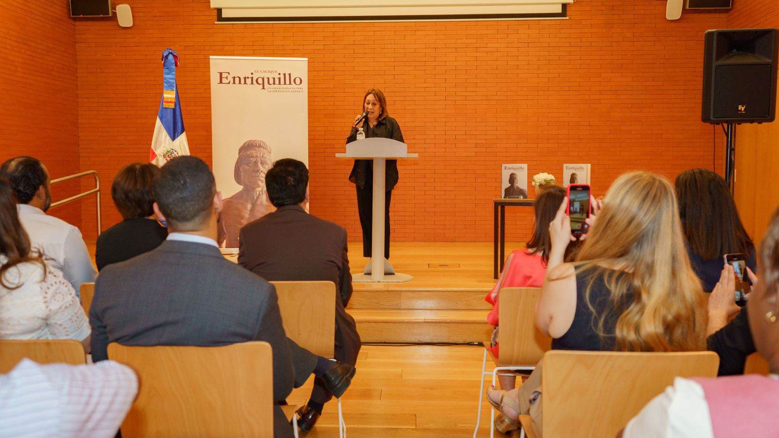 La historiadora dominicana Lidia Martínez de Macarrulla dio a conocer su obra “Enriquillo, un líder indígena para la libertad de América”.