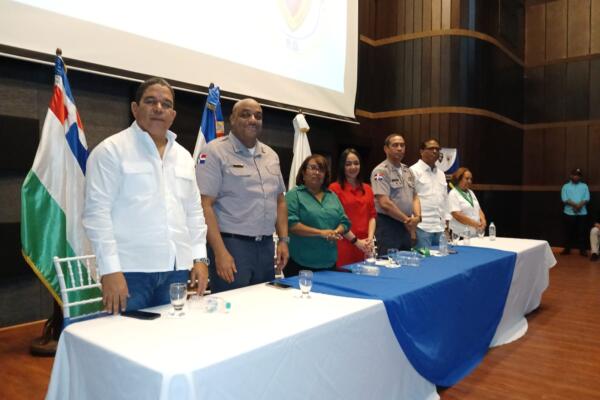 Faride Raful encabeza graduación de jóvenes del Programa Policía Juvenil Comunitaria en Barahona