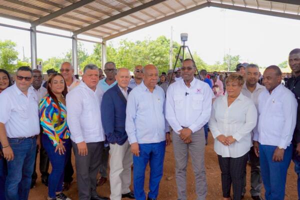 Proyecto de titulación en Guanuma transformará la vida de miles de familias con entrega gratuita de certificados.