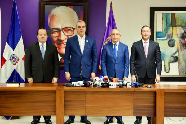 Abinader sostuvo este jueves una reunión de alto nivel con el expresidente Danilo Medina para conversar sobre la crisis en Haití / foto: fuente externa