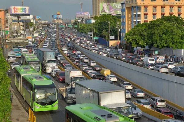 El plan contempla una ejecución por fases que optimizará 38 intersecciones del Distrito Nacional. Foto: externa