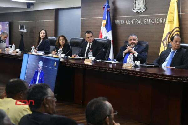JCE realiza audiencia pública sobre el proyecto de reglamento de procedimientos para registro de encuestadoras.
