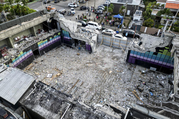 Esta vista aérea muestra la zona limpiada tras el derrumbe del techo de la discoteca Jet Set en Santo Domingo el 11 de abril de 2025. AFP