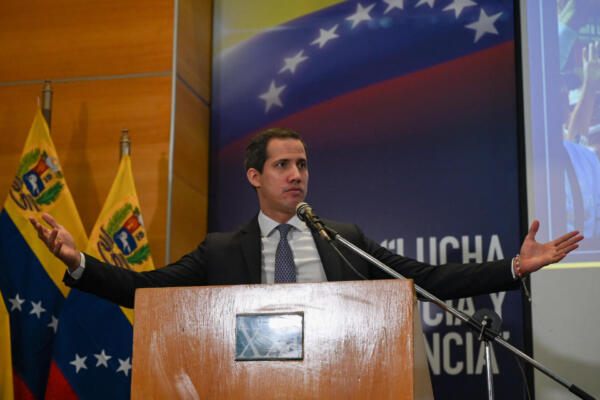 El líder opositor venezolano, Juan Guaidó, pronuncia un discurso durante una conferencia de prensa en Caracas, el 16 de septiembre de 2022. AFP