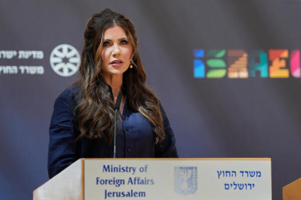 La secretaria de Seguridad Nacional de EE. UU., Kristi Noem. AFP