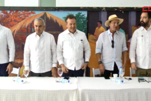 Productores de tabaco valoran encuentro “histórico” con autoridades en Santiago.
