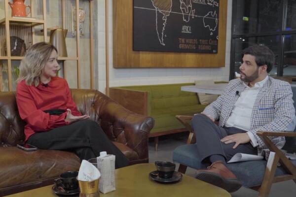 María Waleska Álvarez, presidenta del NAP Caribe, conversa con Arturo López Valerio en “T al Cubo”, sobre el papel de República Dominicana como hub tecnológico regional.