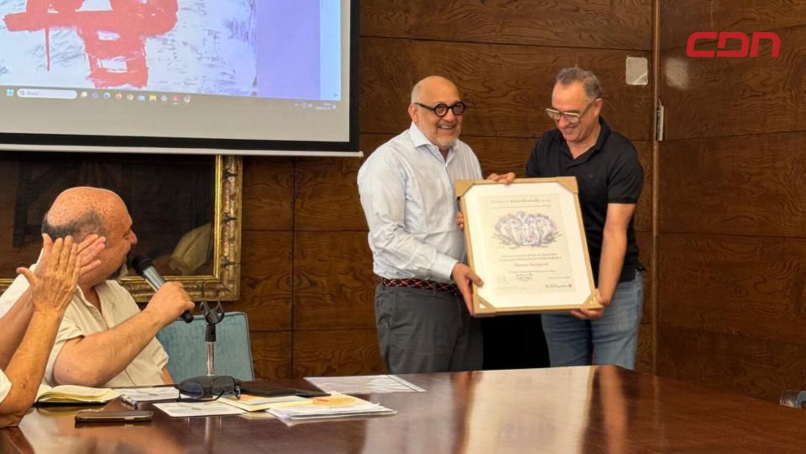 Marino Beriguete, gana premio como Mejor Poeta Hispanoamericano en los Premios Escriduende 2025
