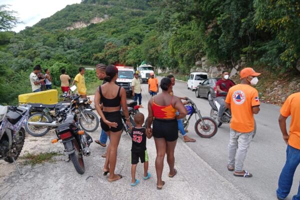 Accidente en Barahona destapa crimen: encuentran cuerpo maniatado.
