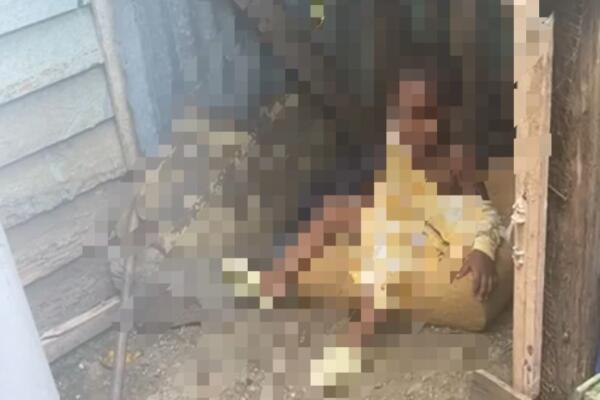 Una mujer fue apresada por agentes de la Policía Nacional en Hato Mayor tras presuntamente amordazar a su hija menor de edad.