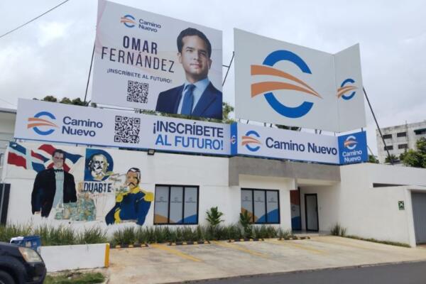 Partido Camino Nuevo coloca valla con imagen de Omar Fernández.