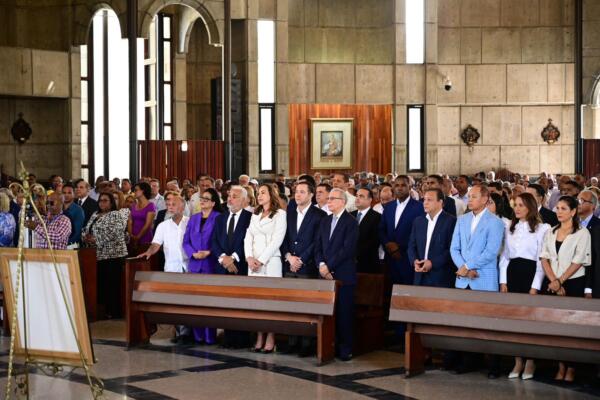La jornada inició con la tradicional misa “Una Flor para el Profesor”