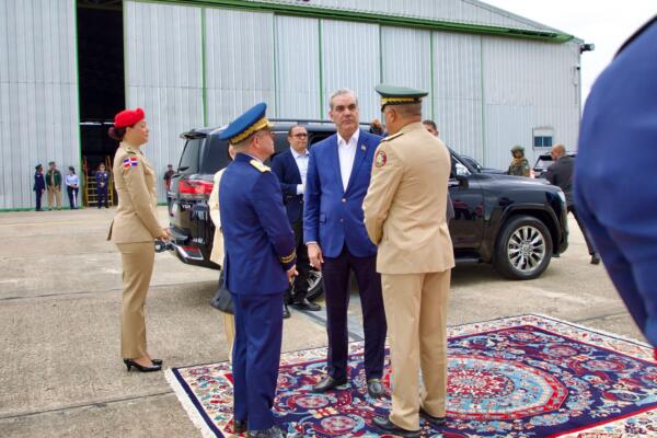 Presidente Abinader regresa al país tras concluir gira internacional