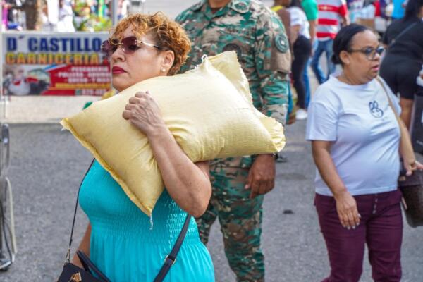 Inespre realiza feria de manera simultánea en La Vega Y Santiago.
