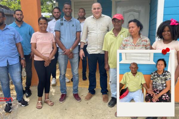 Mientras que Elizabeth Mejía, a nombre de la pareja de esposos, dio las gracias a CDN. Foto: Fuente externa 