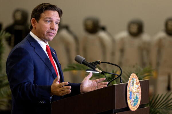 El gobernador de Florida (EE.UU.), Ron DeSantis, en una foto de archivo. EFE