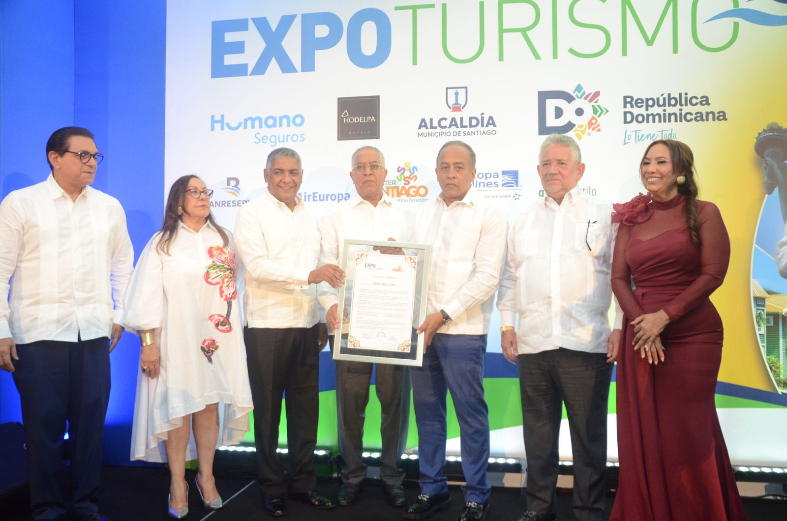 Santiago se convierte en epicentro del turismo con la inauguración de Expoturismo 2025 (1)