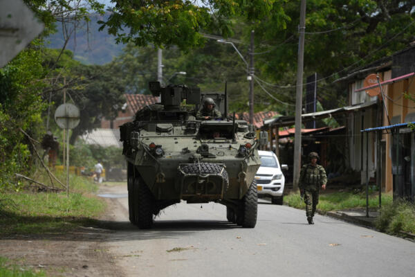 Tres personas mueren por explosión de otra bomba en el caserío colombiano de Guachinte