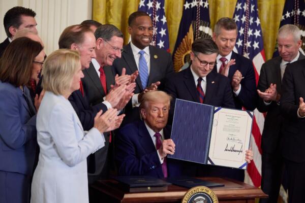 Trump acaba con norma de California que prohibía vehículos de gasolina para 2035