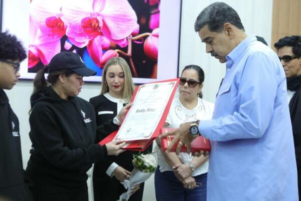 Venezuela entrega nacionalidad post mortem a merenguero dominicano Rubby Pérez