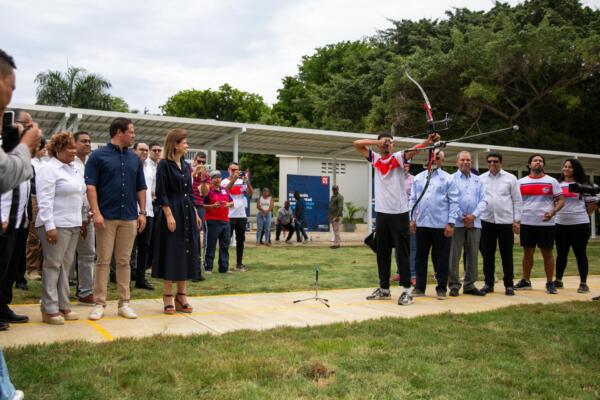 Vicepresidenta Raquel Peña encabeza entrega de Campo de Tiro con Arco totalmente remozado