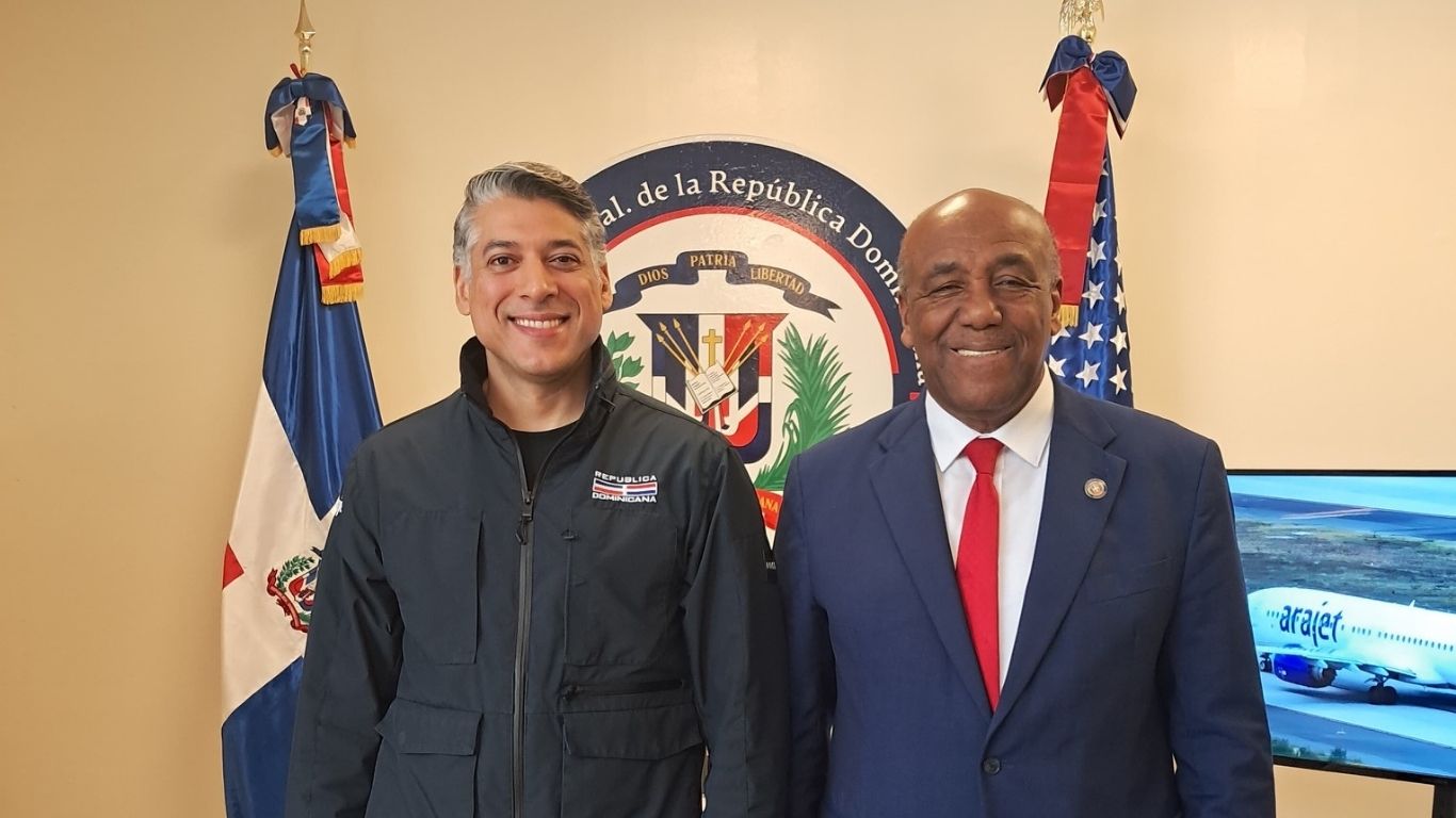 Arajet fue recibida en Boston en una conferencia de prensa en el Consulado General de la República Dominicana en Boston.