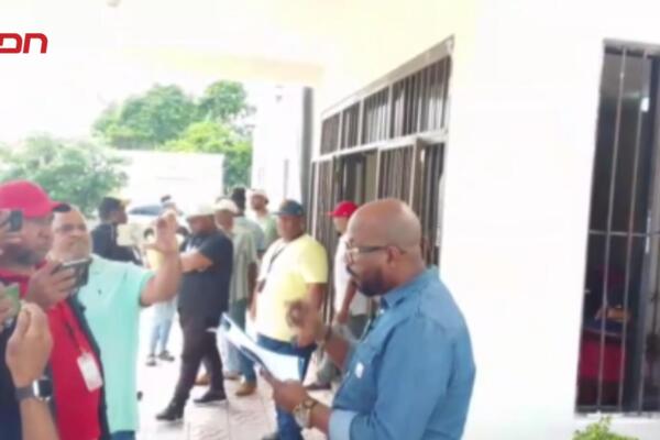 Eduardo Rodríguez, conocido como “El Morenaje”, denuncia irregularidades en ayuntamiento en el distrito municipal La Canela. 