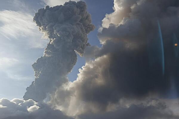 Indonesia alberga más de 400 volcanes, de los que al menos 129 continúan activos. Foto: Fuente externa 