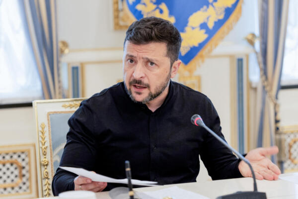 El presidente de Ucrania, Volodímir Zelenski, habla con los medios durante una rueda de prensa en Kiev, el 4 de junio de 2025. AFP