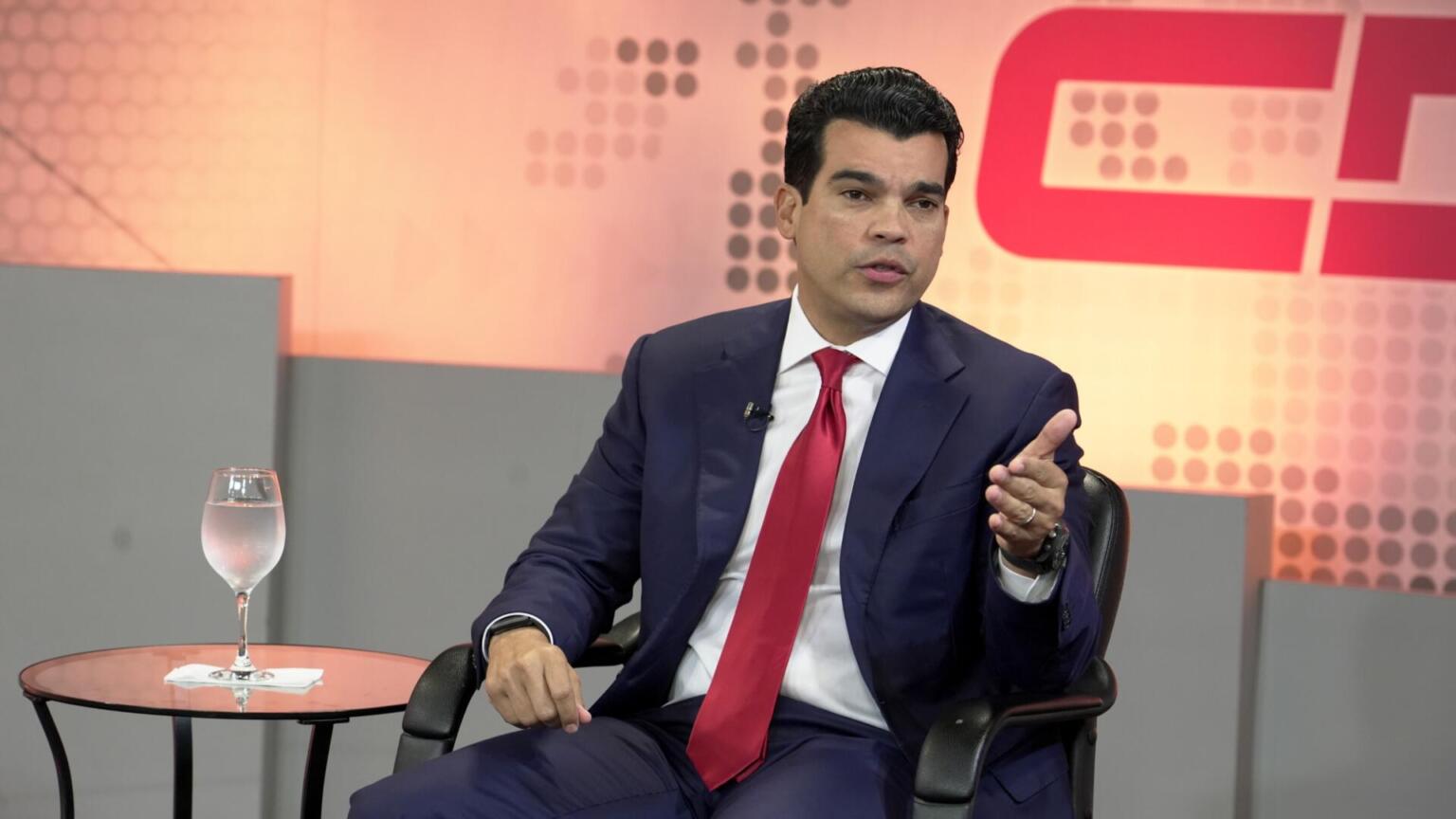 Arnaud dijo que se han colocado suficientes tuberías equivalentes a ir a San Juan, Puerto Rico y regresar al país dos veces / foto: Danny Polanco