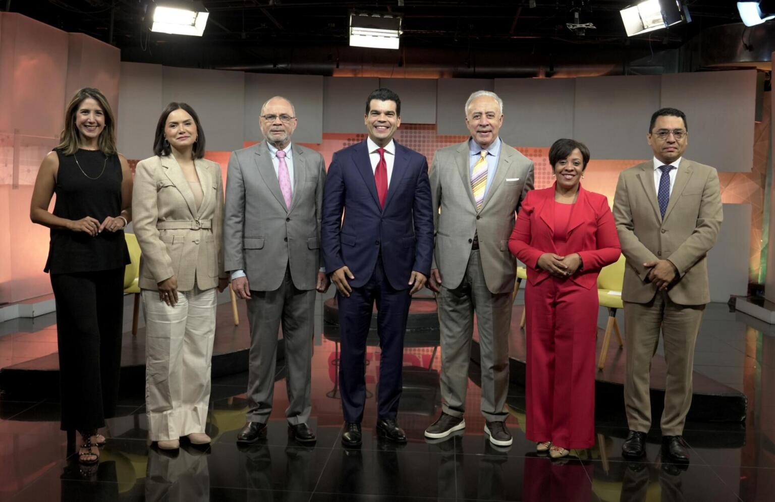 Katherine Hernández, Julissa Céspedes, Nelson Rodríguez, Wellington Arnaud, Félix M. García C., Alba Nely Familia y Federico Jovine.