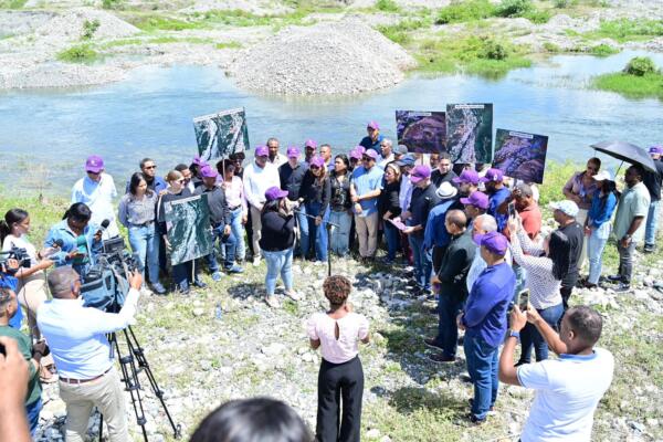 PLD denuncia abandono ambiental del Gobierno durante acto en el río Nizao