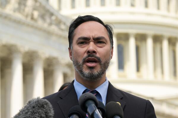 El programa, establecido en 2001 con la aprobación de una ley conocida como Texas Dream Act, permitía que ciertos jóvenes que no son ciudadanos estadounidenses, pero que viven en Texas y se graduaron de secundaria en el estado, puedan pagar la misma matrícula universitaria que los residentes legales.